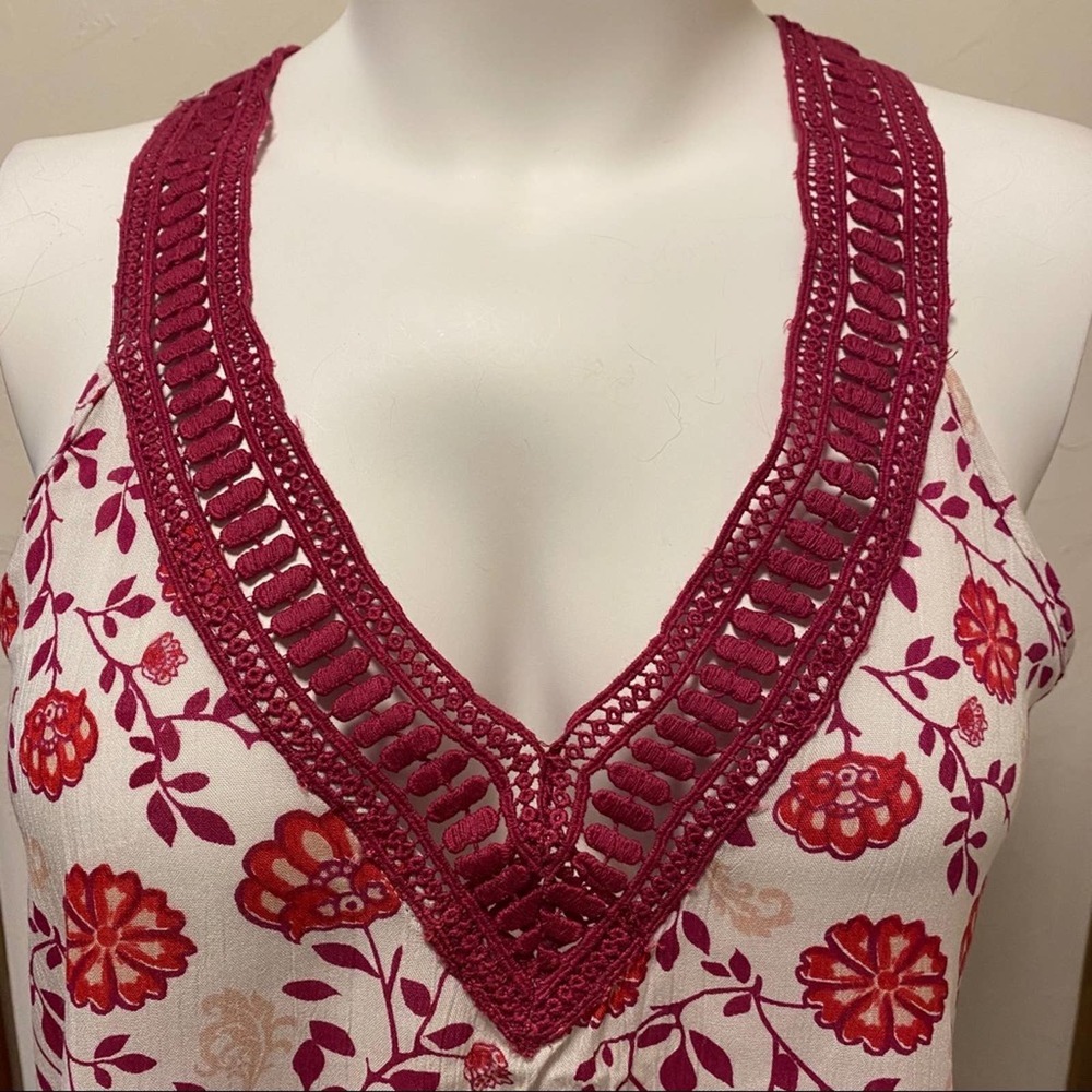Floral Tank with Crochet V Neck - Picture 2 of 8